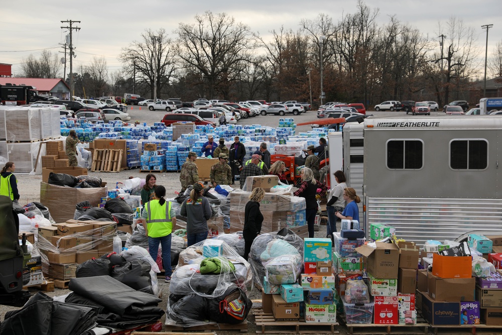 Soldiers load palatized supplies for tornado relief efforts