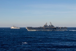 Kearsarge Amphibious Ready Group Sails in Formation
