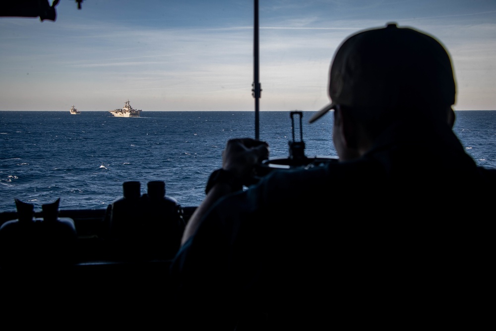 Kearsarge Amphibious Ready Group Sails in Formation