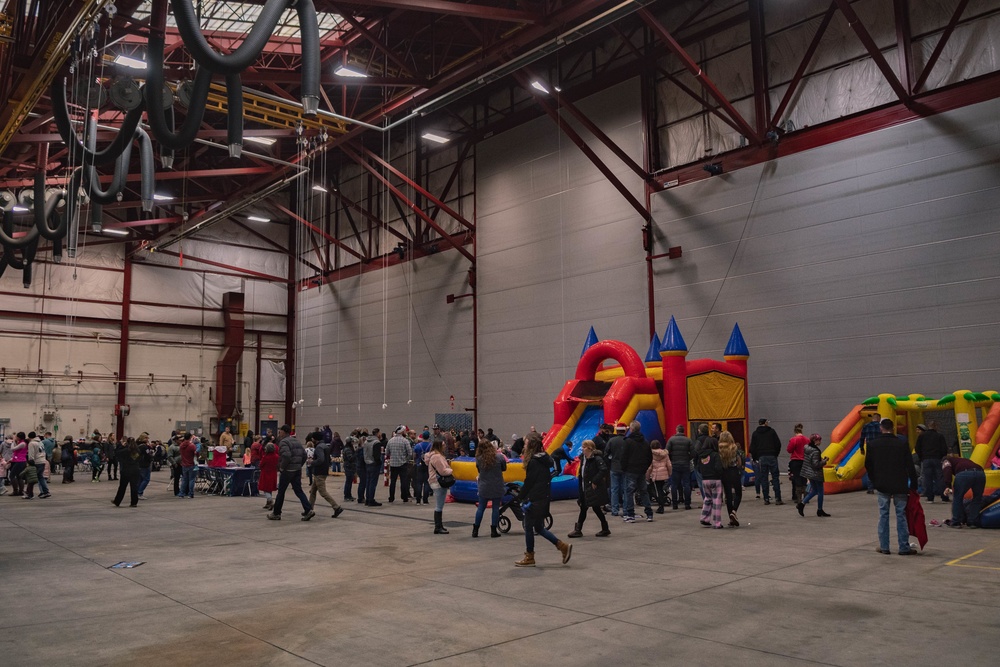 Arriving in fashion: Santa Claus arrives in Reno aboard C-130