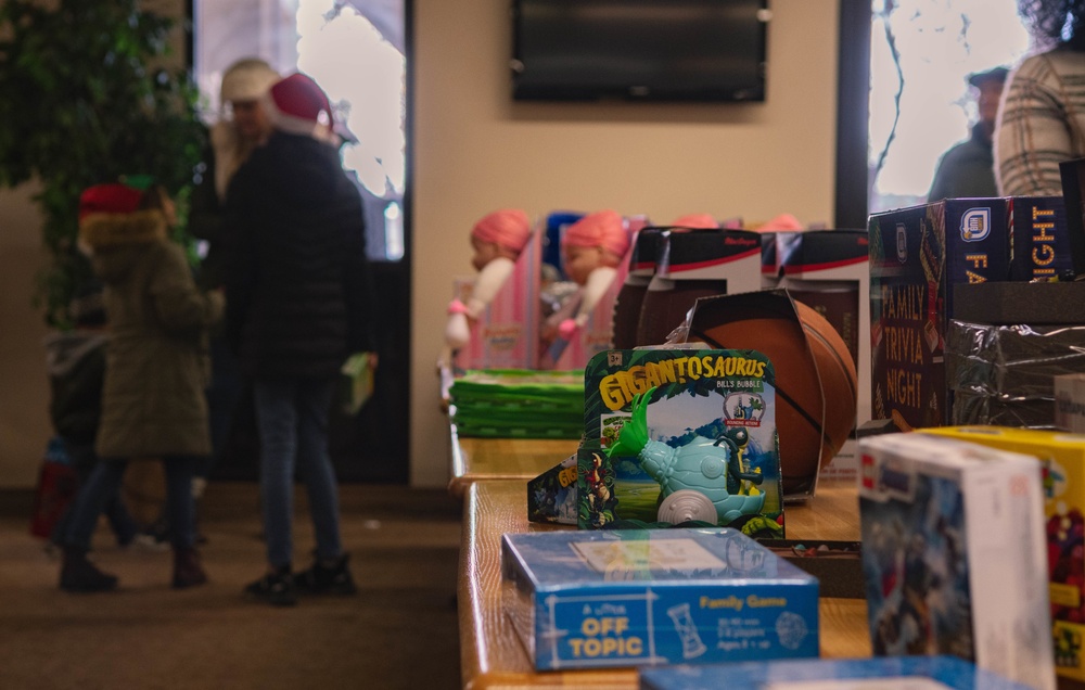 Arriving in fashion: Santa Claus arrives in Reno aboard C-130