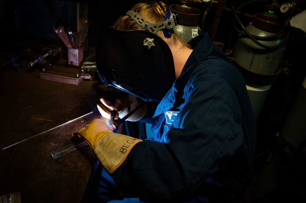 USS Carl Vinson (CVN 70) Sailors Conduct Maintenance in 7th Fleet