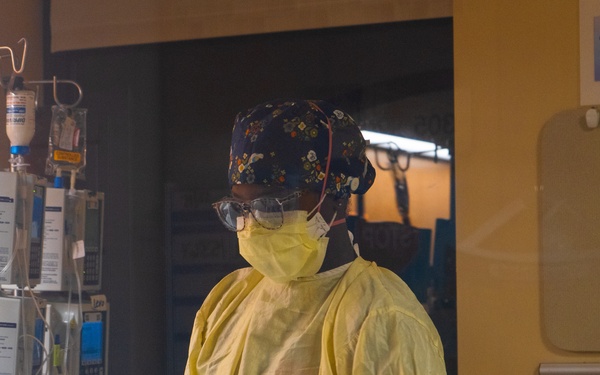 US Army respiratory therapist cares for civilian patients in Dearborn, Michigan