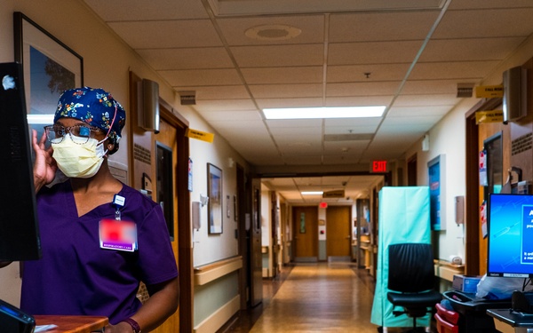 US Army respiratory therapist cares for civilian patients in Dearborn, Michigan