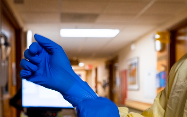 US Army respiratory therapist cares for civilian patients in Dearborn, Michigan