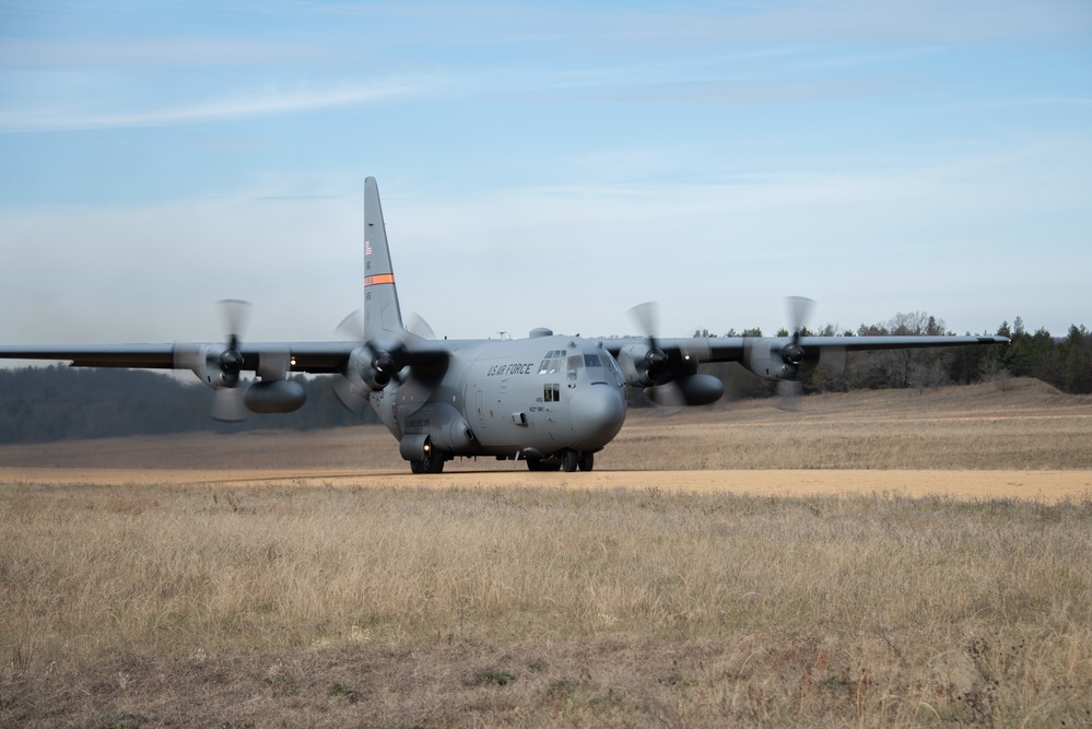 Illinois Air National Guard C130 training