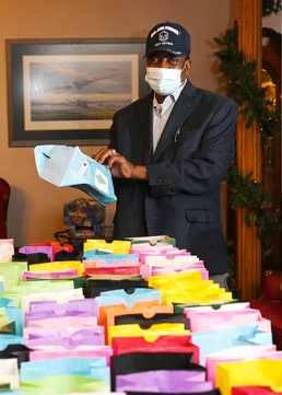 Cookie Caper volunteer event brings cheer to Joint Base Anacostia-Bolling