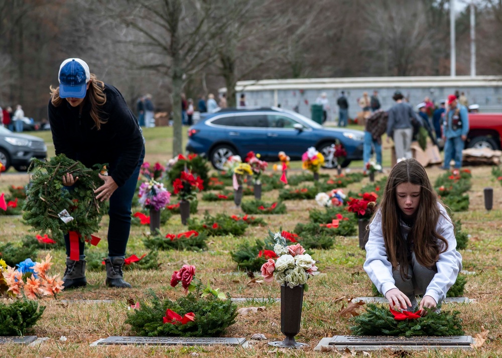 Dover Airmen observe Wreaths Across America Day