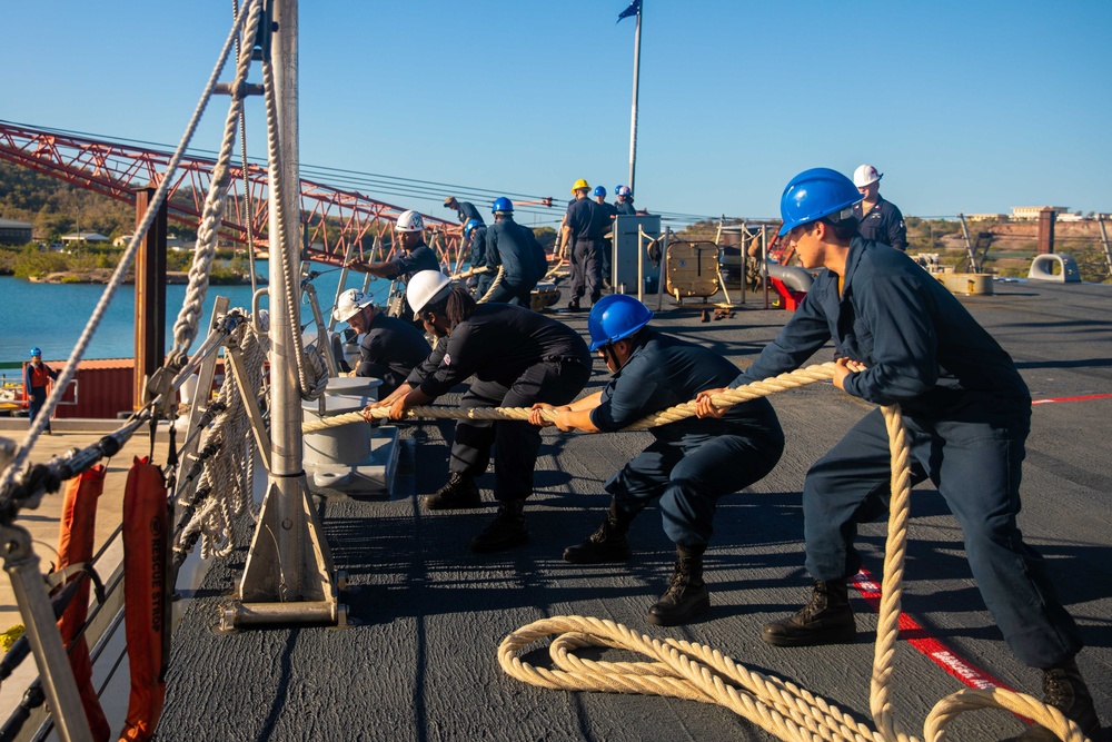 USS Billings Heave Around a Line During Sea and Anchor Detail