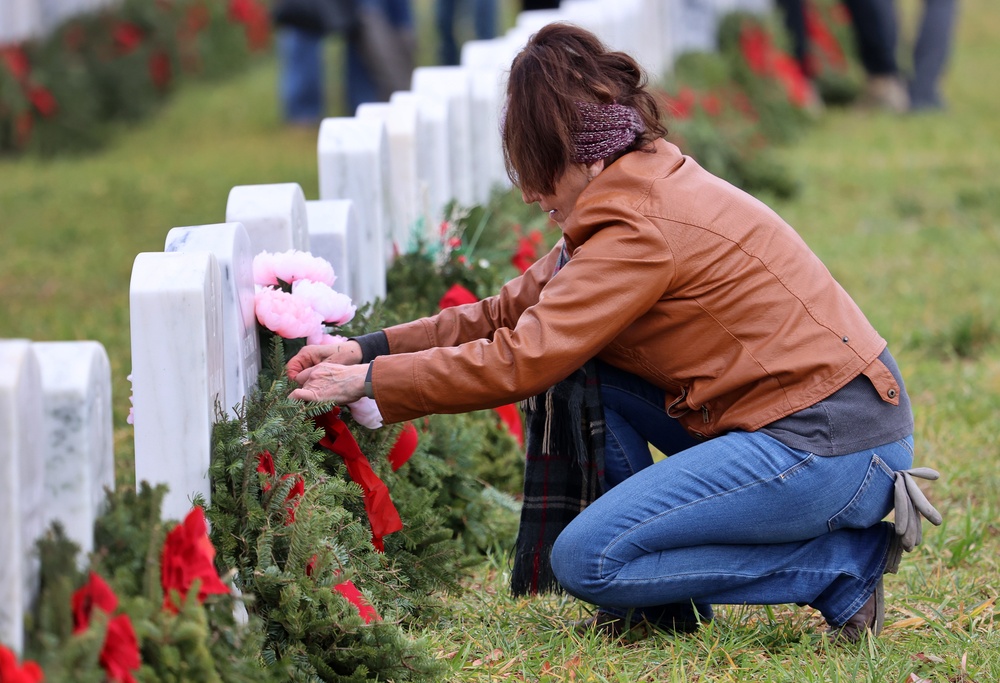 Hundreds gather at two local Wreaths Across America events to honor veterans