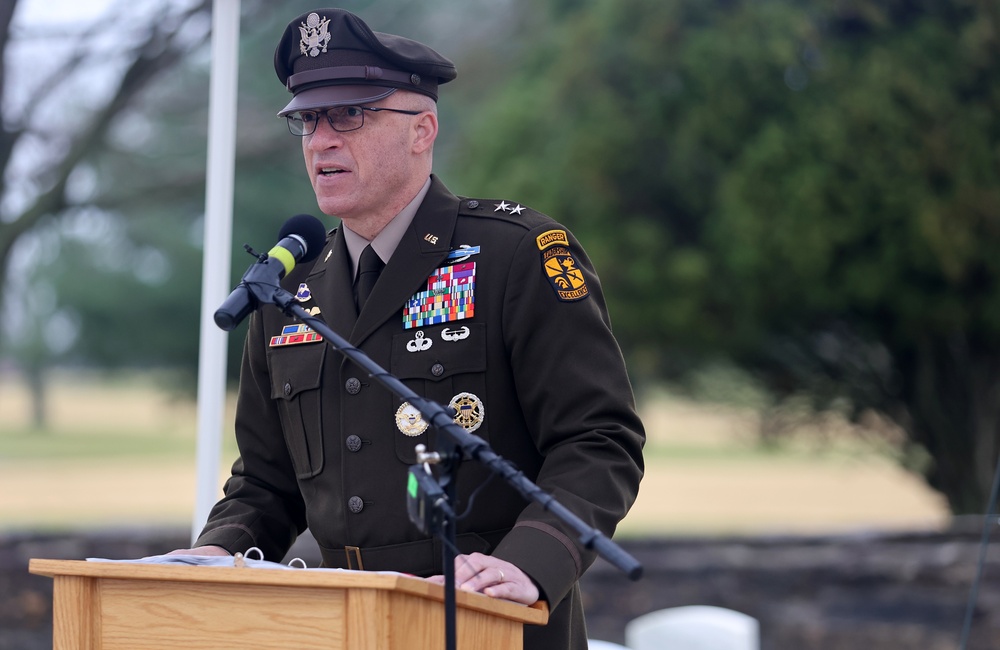 Hundreds gather at two local Wreaths Across America events to honor veterans