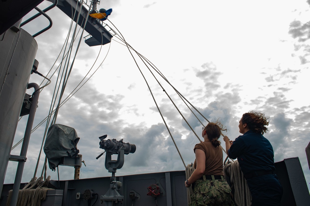 USS Carl Vinson (CVN 70) Sailors Prepare to Work Aloft