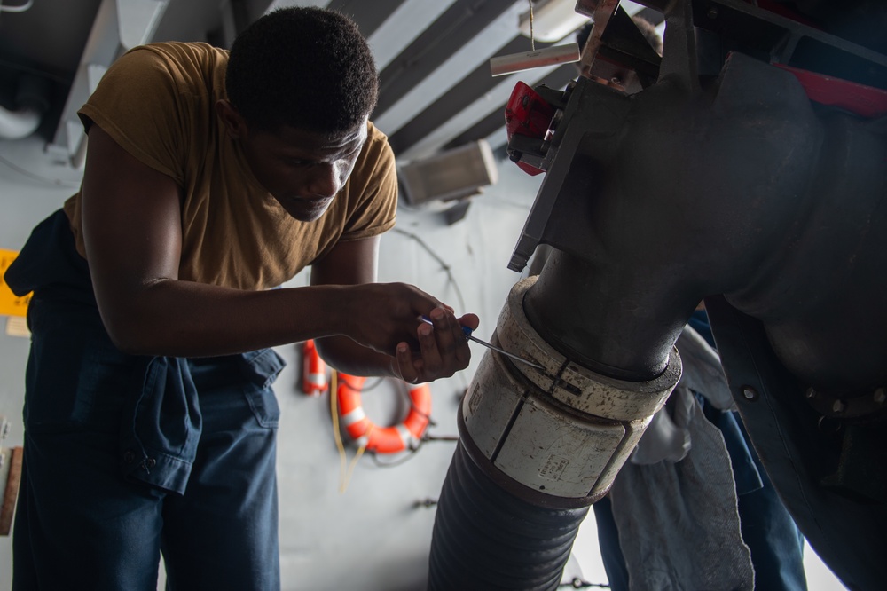 USS Carl Vinson (CVN 70) Sailors Conduct Maintenance in 7th Fleet