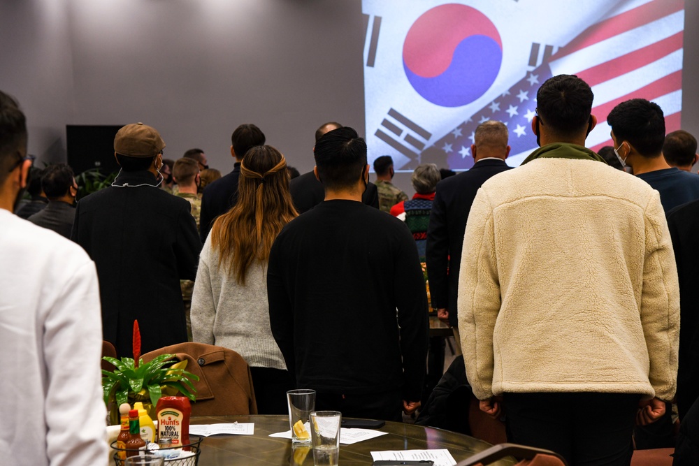 Year-end dinner celebrates lifelong alliance