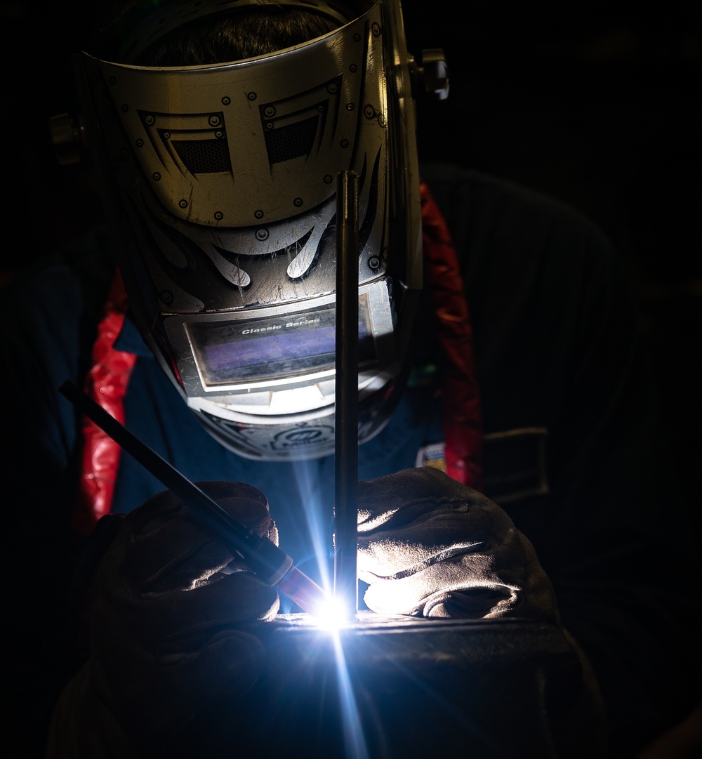 USS Carl Vinson (CVN 70) Sailors Weld in Vinson's Machine Shop