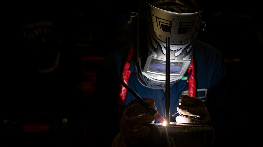 USS Carl Vinson (CVN 70) Sailors Weld in Vinson's Machine Shop
