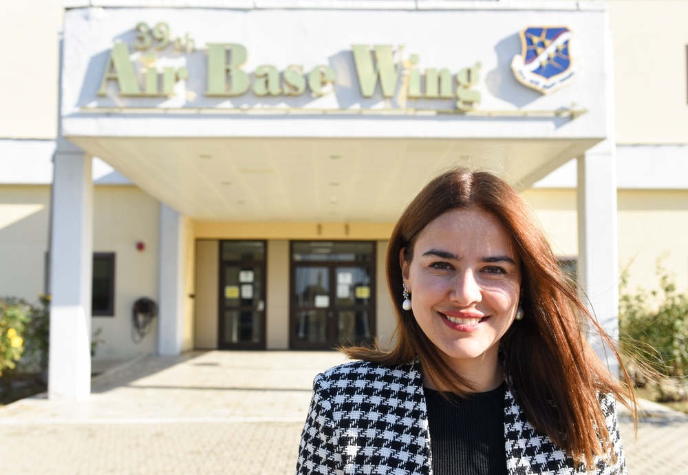 Zeynep Alaybeyoğlu: Bridging languages, cultures at Incirlik