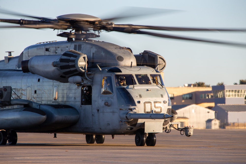 HMH-366 conduct cold-weather training