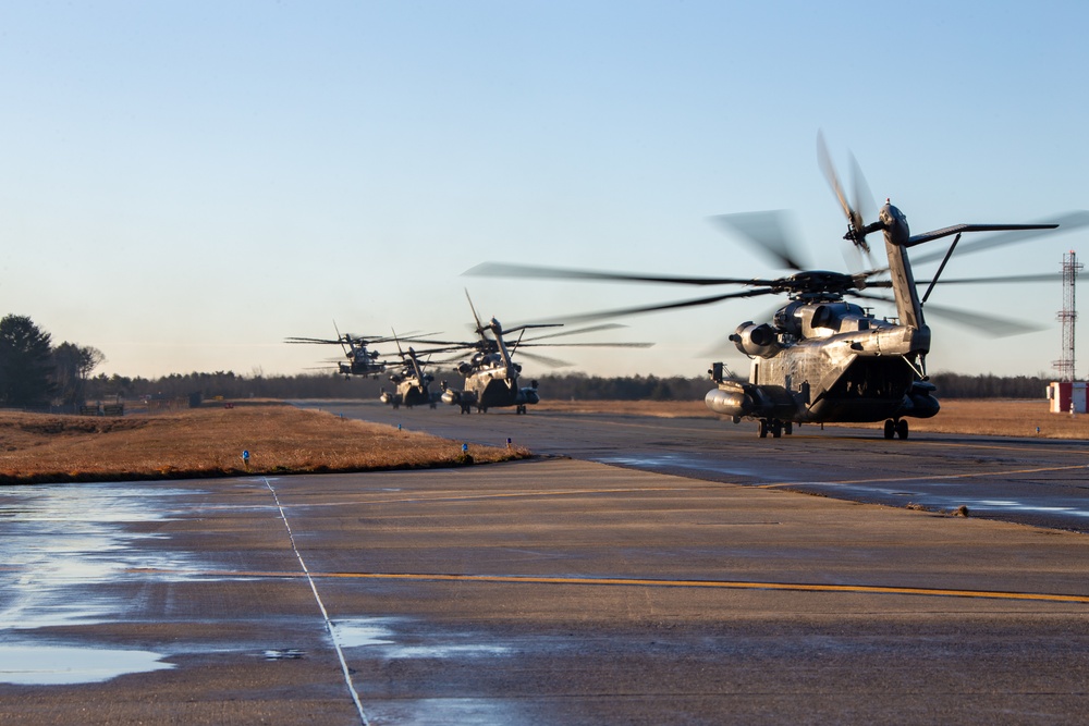 HMH-366 conduct cold-weather training