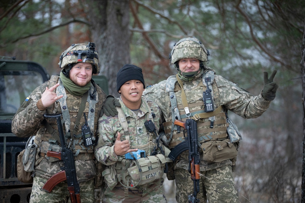 Dvids News Us Ukrainian Infantry Soldiers Connect At Combined