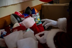 Christmas Miracles with Mrs. Claus [Image 4 of 6]