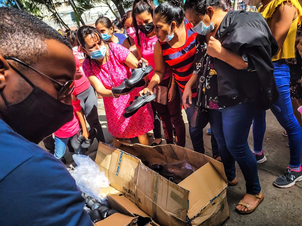 U.S. Air Force volunteer gives shoes to children in Honduras