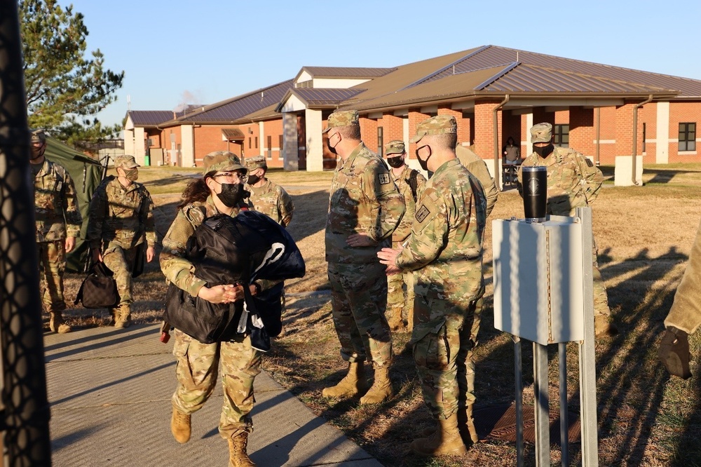 CASCOM senior leadership meets and greets Fort Lee Soldiers departing for holiday block leave