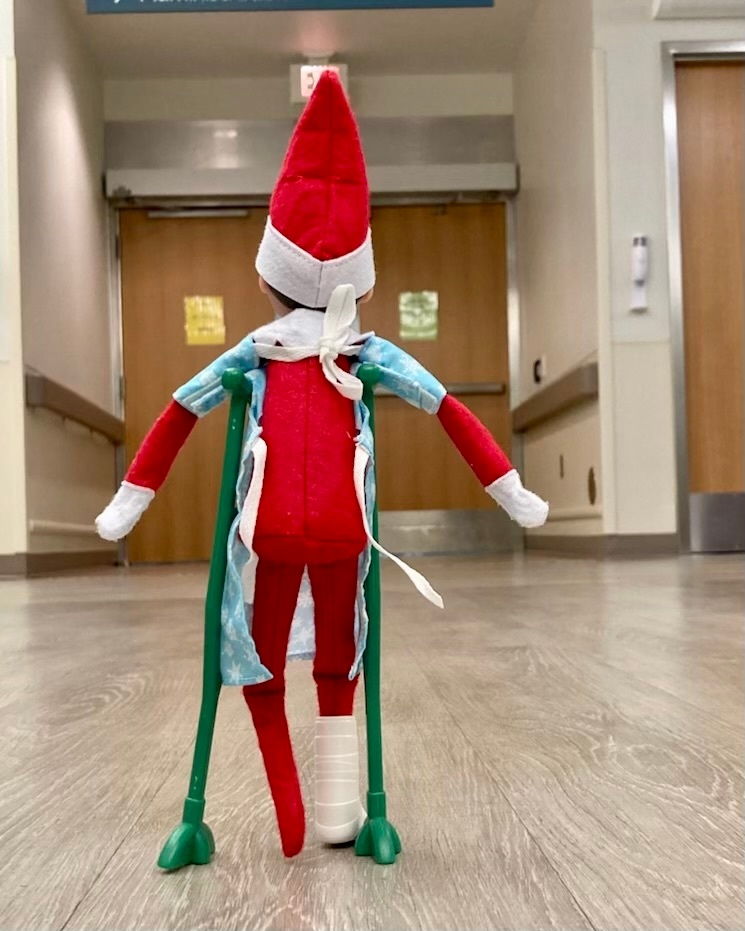 DVIDS News Santa visits Fort Campbell Fisher House after elf