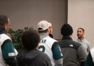 Airmen talk decompression techniques before holiday break