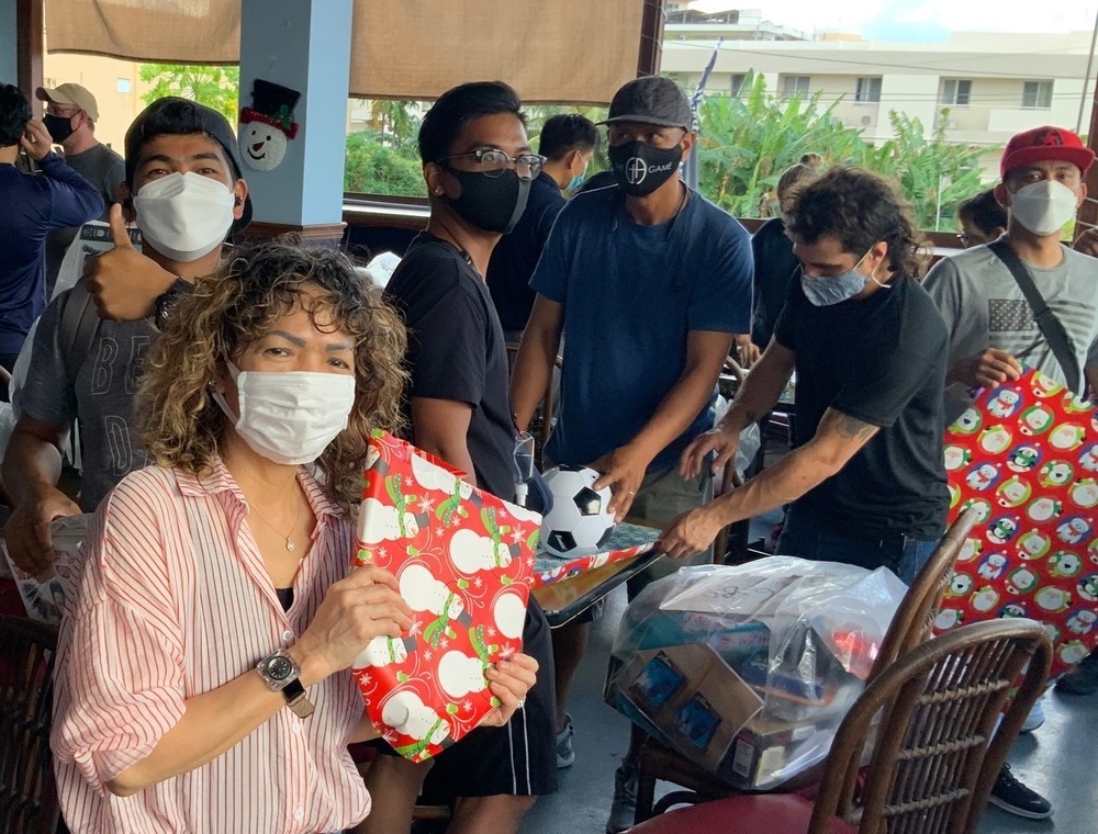 Military Sealift Command Contracted Mariners Share Holiday Cheer in Saipan