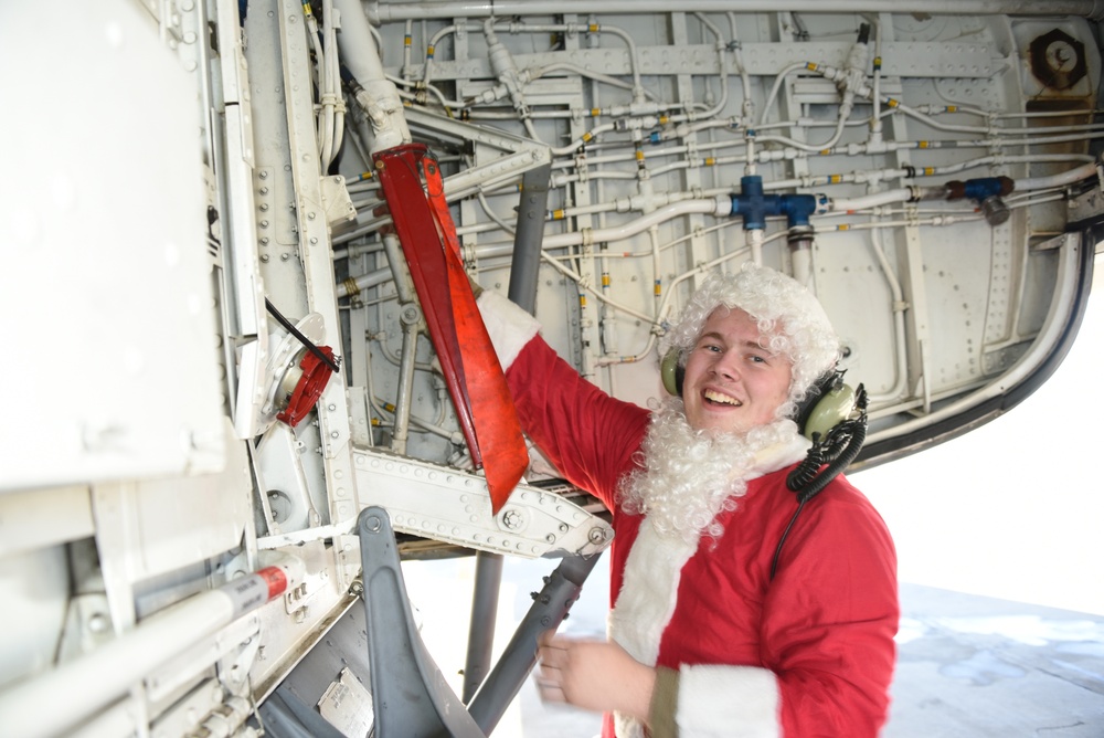 Santa crews a KC-135