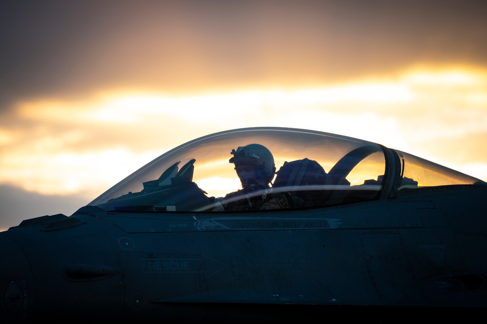 332 AEW conducts hot pit refueling during ACE