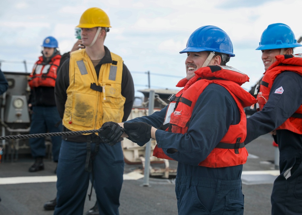 Benfold Conducts Replenishment-At-Sea with John Ericsson