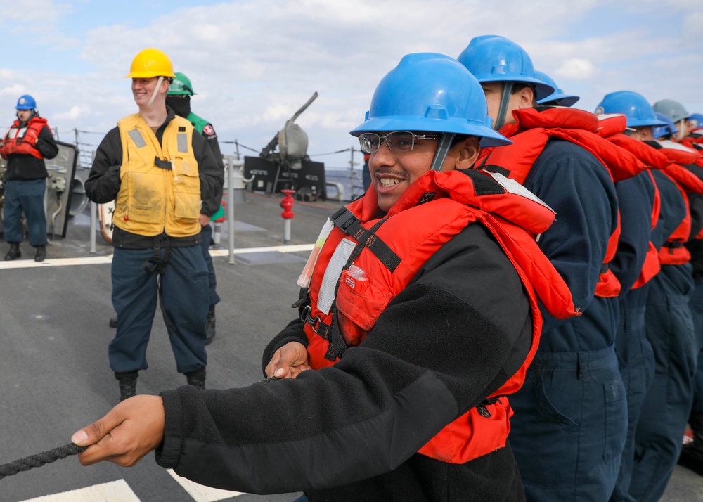 Benfold Conducts Replenishment-At-Sea with John Ericsson