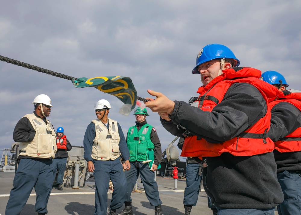 Benfold Conducts Replenishment-At-Sea with John Ericsson