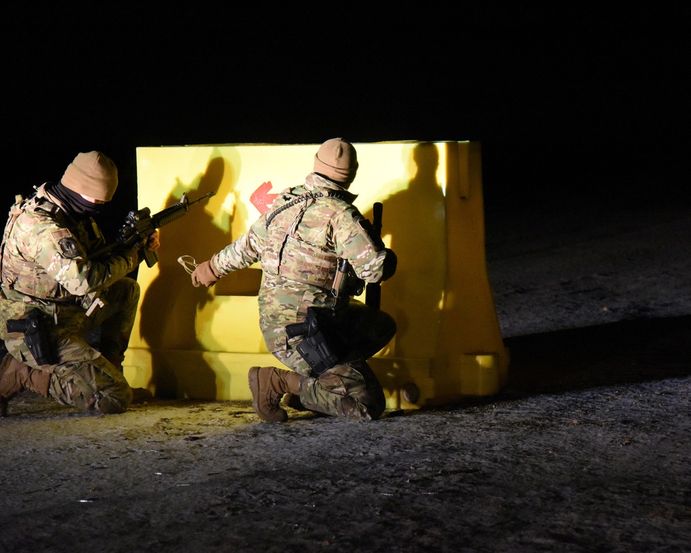 110th Security Forces conduct Shoot, Move, and Communicate drills