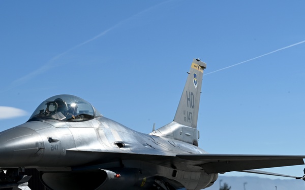 8th Aircraft Maintenance Unit transfers personnel to active duty