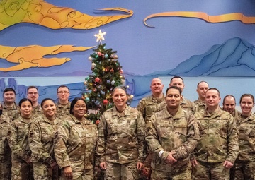 P-S GAR command chief visits Thule