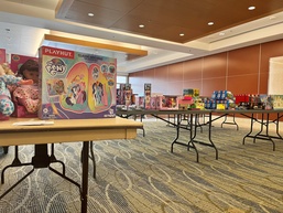 Spreading Holiday Cheer to Sailors at Naval Hospital Camp Pendleton