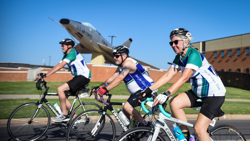 Hotter'N Hell rolls through Sheppard AFB