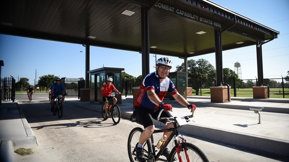 Hotter'N Hell rolls through Sheppard AFB