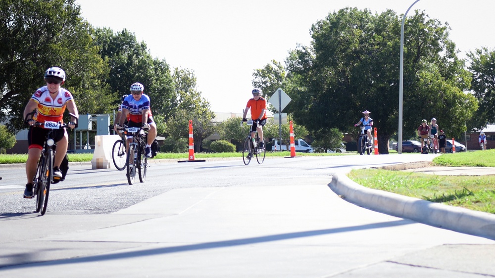 Hotter'N Hell rolls through Sheppard AFB