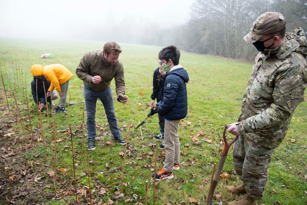 Alconbury students plant trees