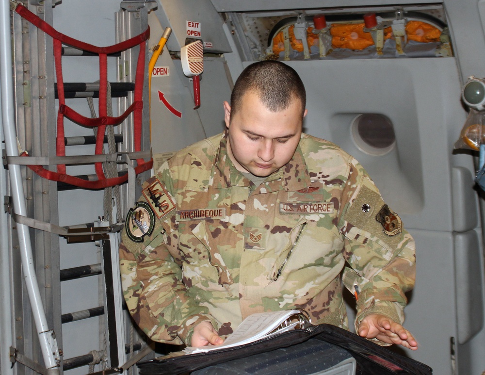 KC-10 Refuels F-16