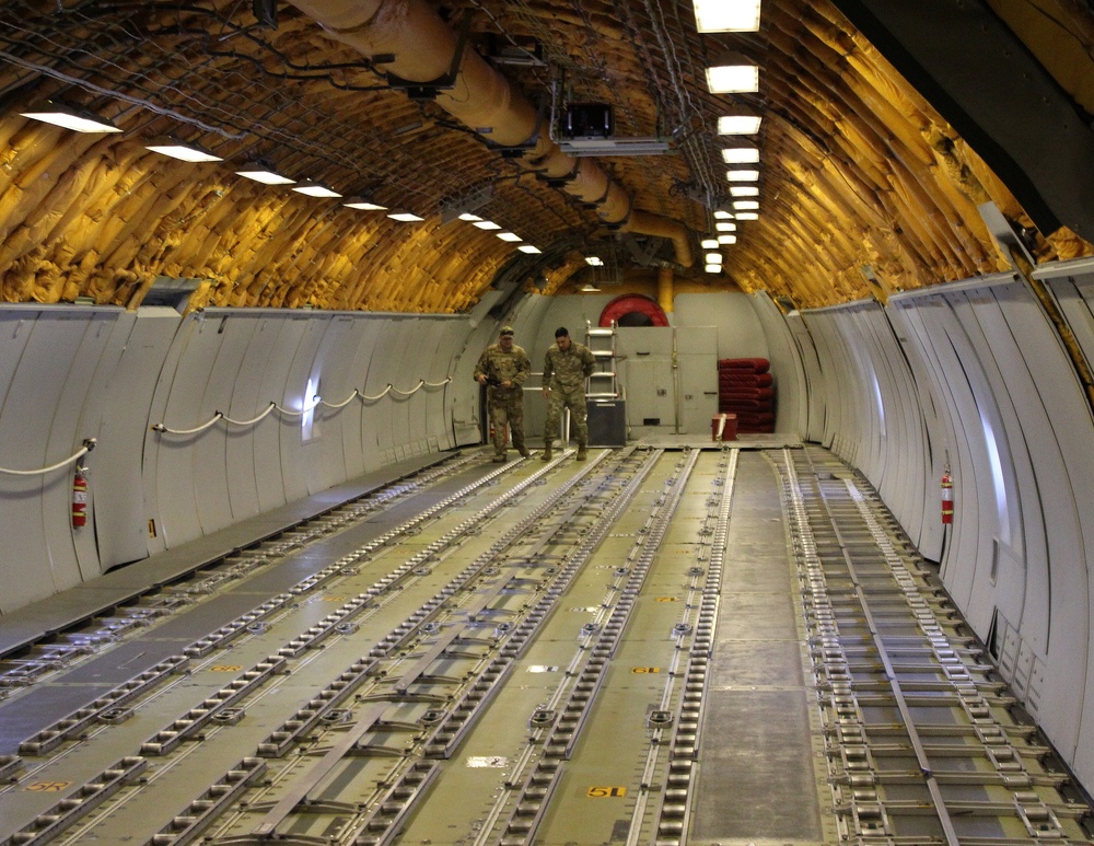 KC-10 Refuels F-16