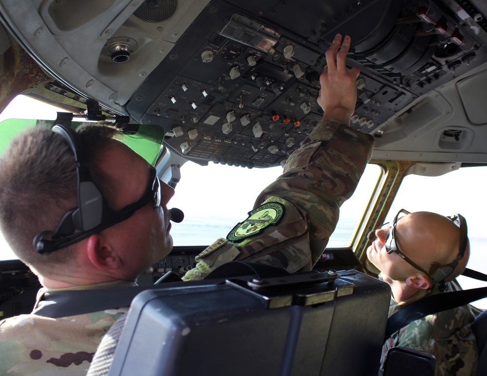 KC-10 Refuels F-16