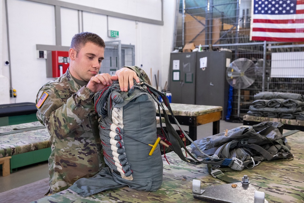 10th SFG riggers pack and inspect parachutes