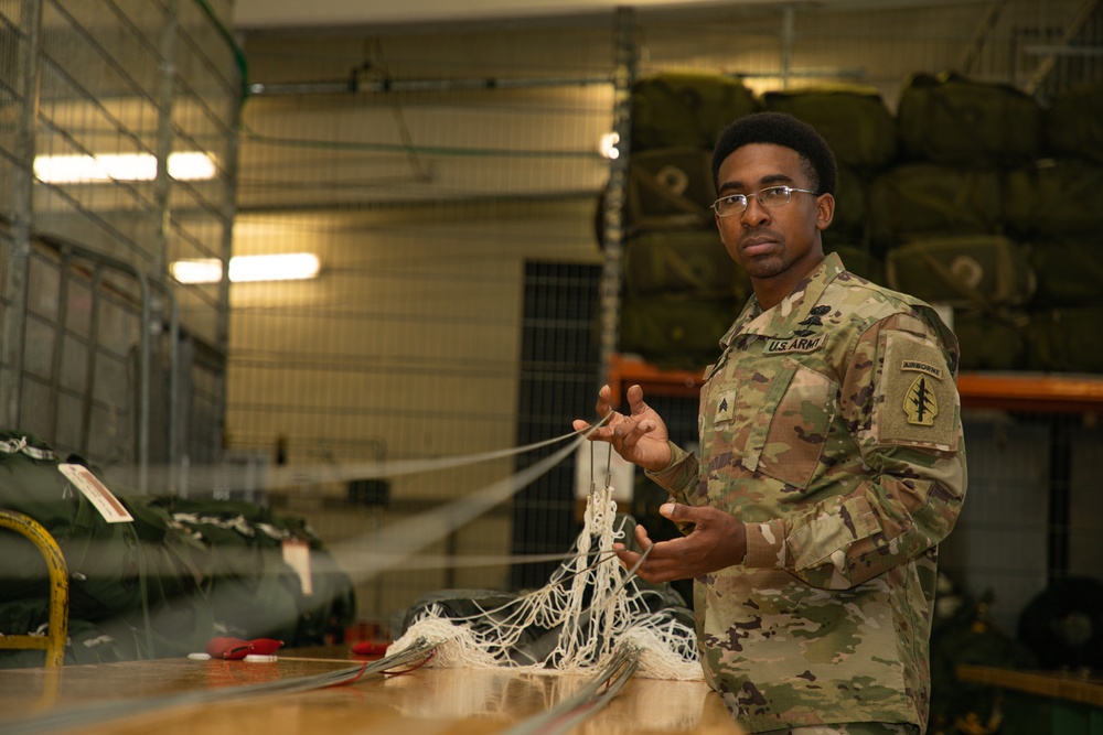 10th SFG riggers pack and inspect parachutes