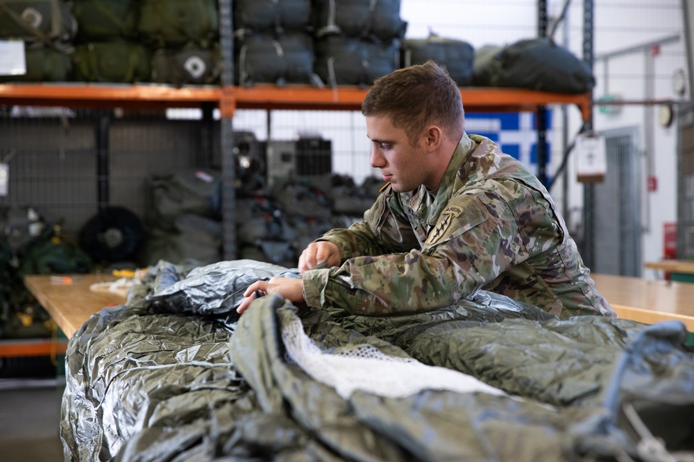 10th SFG riggers pack and inspect parachutes