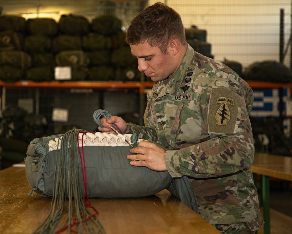 10th SFG riggers pack and inspect parachutes